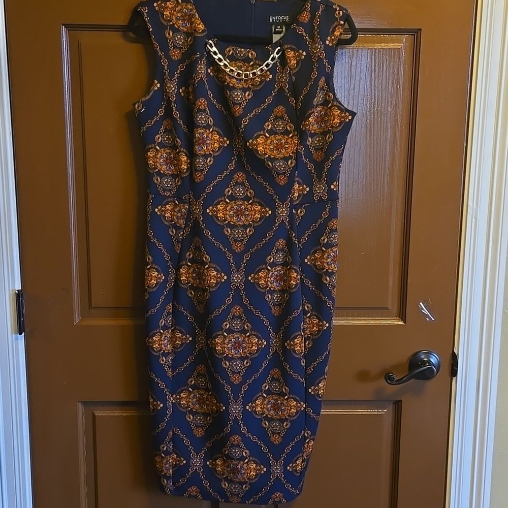 Enfocus-Navy print stretchy sheath sleeveless round neck dress with chain Sz 12